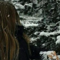 Якось Зоряна поверталася з магазину додому, побачила, що назустріч їй іде жінка, дуже схожа на матір Мирослава. Це і справді була вона. Коли жінка підійшла ближче, Зоряні стало її навіть шкода.