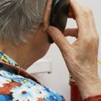 Я вже давно на пенсії, але не хочу, щоб діти часто приходили до мене. Донька щодня з роботи прибігає, щось мені їсти приносить, розповідає, а сама на годинник поглядає, бо потрібно бігти додому вечерю