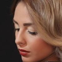 Якось сусідка запросила мене на свій день народження. Ми з чоловіком прийшли вдвох. Коли вона побачила мого Петра, то здивувалася. Сусідка покликала мене в іншу кімнату і сказала, що даремно я прийшла