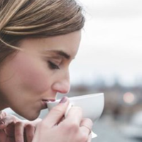 Мій чоловік заробляє дуже добре, тому вже багато років я не ходжу на роботу. А нещодавно Андрій сказав, що приведе в будинок чужу жінку, вона буде у нас домробітницею.