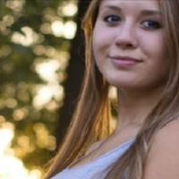 Вчора я готувала борщ, чоловік підійшов і почав повчати, як це робить його мама. Настрій від цього у мене відразу погіршився. Син захотів дорогу машинку, я вже готова була її купити, але чоловік знову