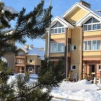 Василь любив заводити романи на стороні, один з яких закінчився народженням дочки. Василь забрав дитину до себе. Він думав, що справа закінчиться розлученням, але дружина сказала, що приймає дитину, б