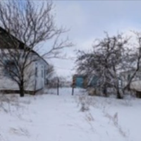 В селі Оксана жила на квартирі у тітки Катерини. Там до неї і придивився єдиний син хазяйки – Михайло. В чужому селі було важко, та й тітка Катерина була до неї доброю і привітною, з такою свекрухою м