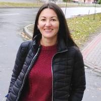 Харків’янка: “Магазин. Ранок. Заходить молода жінка. Ігор:”Доброго дня!” “Здрасьте”. ” Щось вам підказати?” У відповідь – тиша. Дивиться взуття…”