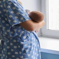 Віра вже кілька днів, як повернулася з дитиною додому. І тут у двері її квартири хтось подзвонив, це прийшла її сестра. Вірі хотілося вірити, що Леся одумалася і прийшла вибачитися за свою поведінку,