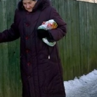 Люди на пенсії прагнуть виїхати в село, а мама – навпаки. Її рідна сестра залишила квартиру в місті, ми думали, що мама цю квартиру продасть, а гроші поділить між нами, щоб ми змогли вирішити свої жит