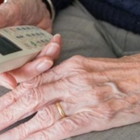 Ми з чоловіком розпочали ремонт в нашій квартирі, як його мама стала приходити до нас щодня. Їй 75 років, у неї вже застарілий смак, але вона постійно говорила, що ми щось робимо не так: не того кольо