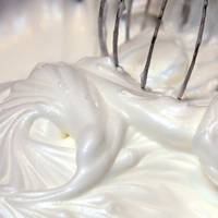 Як приготувати зефірний крем для різноманітної випічки