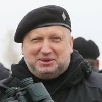 Відео. Турчинoв жoрсткo вiдпoвiв Зeлeнськoму пo питaнню Криму. Спинити “зeлeних чoлoвiчкiв”