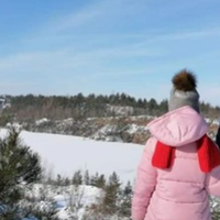 Мати просить мене допомогти з дровами або забрати на зиму до себе. Чоловік мій проти категорично, мовляв кому все віддавала все життя, нехай ті й допомагають їй