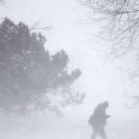 Морози до -23 і сніг до 40 см: українців просять залишатися вдома через негоду..