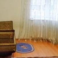 У нас з Тарасом є свої квартири, але щоб назбирати гроші на весілля, ми стали жити у мене, а його квартиру здали в оренду. Я захотіла зробити у себе маленький ремонт і попросила Тараса поїхати зі мною