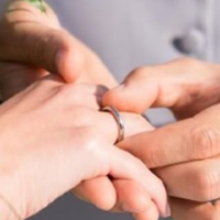 Я розлучився з першою дружиною, і одружився з жінкою, на 7 років старшою за себе, в якої був син від першого шлюбу. Всі родичі і знайомі відговорювали мене, але я жодного разу не пошкодував, що так зр