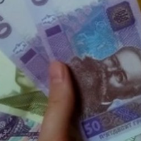 Свекор ніколи не допомагає нашій родині і навіть зі святами ніколи не вітав. Може з легкістю забути про день народження свого власного сина, або привітати його тільки на словах, а про день народження