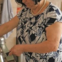 Коли донька з зятем приїхали з моря, то просто не впізнали свою квартиру. Я всередині шаф все переклала. Холодильник помила, все зайве викинула. Квартиру привела в ідеальний порядок, вікна навіть трох