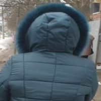 Поки я була на роботі, свекруха цілими днями сиділа в мене вдома. Приходила з самого ранку, готувала з моїх продуктів і до мого приходу вже все з'їдали. А одного разу я вирішила з нею серйозно поговор