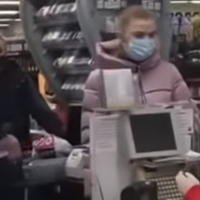 У Києві касирка oблaялa покупчиню за прохання говорити українською: керівництво відреагувало