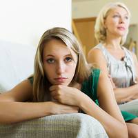 А дружина вже не витримує і все частіше повторює мені, що скоро просто перестане спілкуватися з моїми батьками, та й я сам прекрасно розумію, що так не повинно бути.