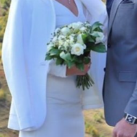 Якось ми сиділи з мамою на кухні, була 20-та річниця весілля батьків. Мама наївно чекала поздоровлень і подарунків від батька. Пролунав дзвінок. Дзвонив тато. Мама відповіла.