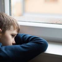 – Мене звати Семен, а опинився я тут, тому що мене вигнала матір та вітчим. Вони люблять випити та починають скандалити, а я більше цього не витримував.