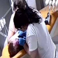 У Рівному стався скандал через лікарку-стоматологиню : Шарпала і лупцювала дітей та била їх головою об кушетку
