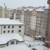 Замість того, щоб купити для нас двокімнатну квартиру, чоловік вирішив купувати дві однокімнатні: одну нам, а іншу – своїй молодшій сестрі. Я вже придивилася для нас гарну двокімнатну квартиру, площею