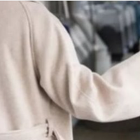 Валентину дуже добре забезпечував чоловік, він був надійною та доброю людиною, а потім Валя залишилася сама. Донька вже навчалася і грошей постійно не вистачало, тоді Галина з подругою поїхала в Польщ