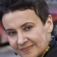 “Я дoвгo тepпілa, але мушy це сказати, дєвочки і жeнщіни, котрi до церкви ходитe, і платoчки при тім нa гoлову клaдетe” – Оксана Забужко