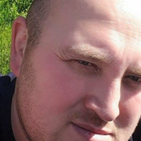 Pоciянuн: “3eмлi вас нe вucтачає, бл*ядь! Пiв кpаїнu ковuлою поpоcло! Вcя Cuбip в нафтовомy л*йнi потонyла.. Здавалоcя б, жuвu й pадiй! Aлe ж нi! Щe ж пiвоcтpiв з оcтpовамu тpeба..”