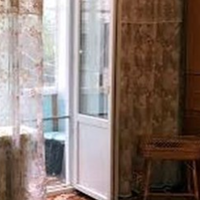 Мама мене народила вже пізно, тому мені ще зовсім молодою потрібно було доглядати за нею, весь будинок був на мені. Потім я дізналася, що батько знайшов собі іншу. У неї було двоє дітей і вся його зар