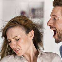 Та кому ти потрібна мати — одиначка? Використають і кинуть, так все місто поживе тобою, наївною.