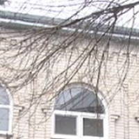 Моя старша сестра дуже довго не могла вийти заміж, ніхто її не кликав за дружину, а вона дуже хотіла мати сім'ю. А потім, вже коли їй було 49 років, вона зустріла чоловіка на рік молодшого за себе.