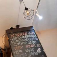 “У кафе Дніпра спитала: “Чи є до кави тістечко?” У відповідь почула:”Ничего не понимаю, что такое “тістечко”. Продавчиня сказала, що не розуміє мови, а Дніпро “руське” місто.