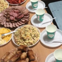 Мама чоловіка святкувала свій ювілей – 55 років. Покликала гостей приблизно 20 осіб, а мені на листочку написала, що я маю приготувати. На все це у мене був один неповний день.