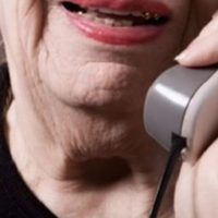 Сваха моя – молода жінка, мені 70 років, а їй лише 54. Невістка постійно просить мене сидіти з дитиною, а свою маму вона чіпає, каже, що вона дуже зайнята. Одного разу невістка привезла мені дитину на