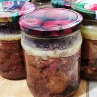 Тушонку навчився готувати сам: закрив 12 банок, особливо не переймаючись, і біля плити не стояв!