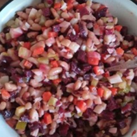 Я ще молодою дізналася, що у мене не буде дітей. Мене ніхто й заміж не кликав, бо я говорила правду. А потім в 30 років я познайомилася з Михайлом. Він мав маленьку доньку і хату в селі.