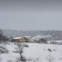 З одруженням ми зволікали 4 роки, бо Іван постійно їздить на заробітки. А цього року перед святами Іван повернувся з кругленькою сумою і купив квартиру, але не нам, а своїм батькам.