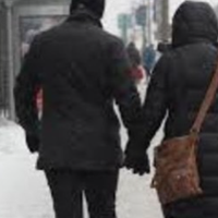 У нас дуже забезпечена родина. Живемо в столиці, у чоловіка свій бізнес. Антон дуже добре заробляє, ми маємо кожен своє авто. Діти навчаються в хорошій приватній школі. Працює в нас лише чоловік.