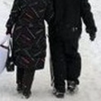 Андрій вмовив дружину їхати в столицю працювати. Бо в селі роботи не було зовсім. Сам не хотів залишати жінку вдома, вирішив, що заробляти вдвох буде швидше та легше. Оксана їхати дуже не хотіла, бо п