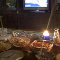 У сестри з села був ювілей, 50 років. Вона нас не запрошувала, сказала, що святкувати не буде, але ми вирішили, що це гарна нагода зав'язати стосунки з двоюрідною сестрою. Ми з чоловіком купили подару