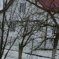 Після весілля ми стали жити у моїх батьків. Ще до шлюбу у чоловіка була земельна ділянка, оформлені всі документи на будівництво і залитий фундамент. Віктор сказав, що він будуватиме нам будинок зі св