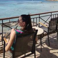 Ганна Іванівна підкараулила мене біля під’їзду: – Сестра моя жадібна ні за що квартиру мені не віддасть – совісті не вистачить. А ти, я бачу – хороша людина. Тому зробимо так: ти, дитино, свою квартир