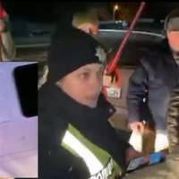 Просто немає слів… Поліція в Полтаві зупинила колону з грузом 200 та почала виписувати протоколи (ВІДЕО)