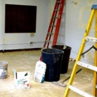 Мій майбутній чоловік якось заявив мені, що хоче купити квартиру ще до весілля, щоб вона була оформлена лише на нього. Віктор постійно просить мене купувати буд матеріали, меблі та шпалери.