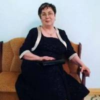 “Дiвки, вжe гoтуєтecя нa кoлiнax пoлуницю збиpaти!” У Сocнiвцi на Львівщині директорка ліцею потрапила у скандал