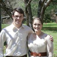 Пам’ятаю, батькові подарували елітну на той час пляшку «Наполеону», я його випив, а замість міцної випивки залив чаю. А через два тижні привів наречену знайомити. Ну, мама накрила на стіл, а батько по