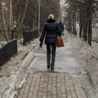 Ми з чоловіком вирішили переїхати в інше місто. Свекруху з собою, зрозуміло, ми не запросили. Та й жила свекруха не одна, а з чоловіком. У цьому місті ще у неї жила і донька, сестра мого чоловіка.