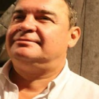 Весілля дочки пройшло вдало. Я молодим подарував наш будинок, а сам придбав двокімнатну квартиру. І ось на весіллі вже ближче до кінцівці підійшла моя дочка і попросила поговорити наодинці. Ми спустил