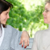 Місяць тому мене запросили в гості в будинок до свахи. Вона молодша за мене на 10 років, і моя донька настільки з нею зблизилася, що про мене, рідну матір, геть забула